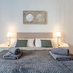 Coastal Comfort 2 Bed, Parking Pool And Terrace