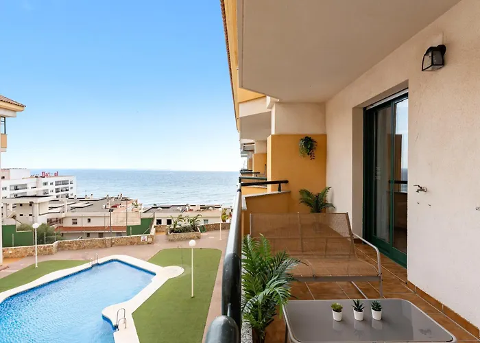 Coastal Comfort 2 Bed, Parking Pool And Terrace
