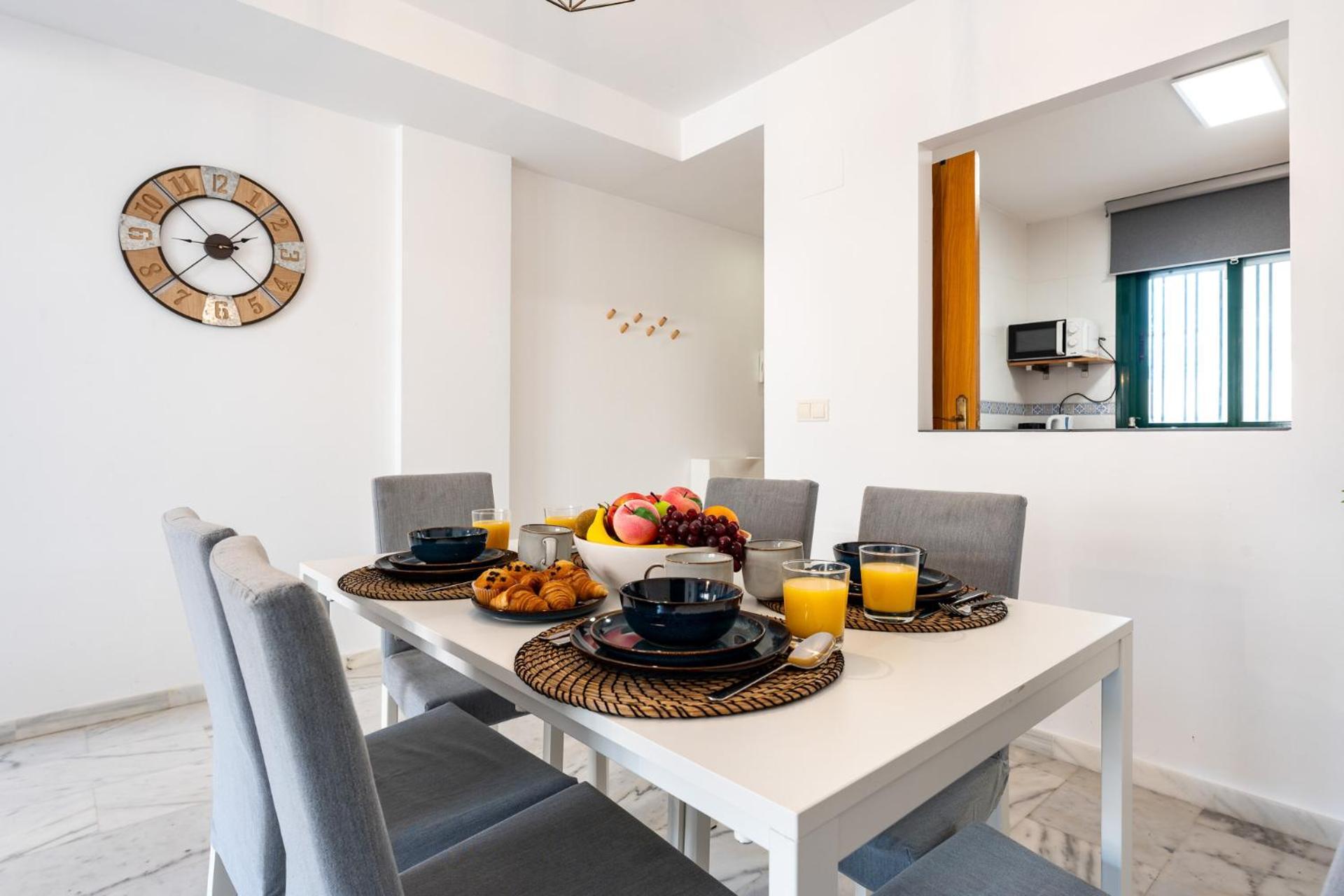 Coastal Comfort 2 Bed, Parking Pool And Terrace Apartamento *