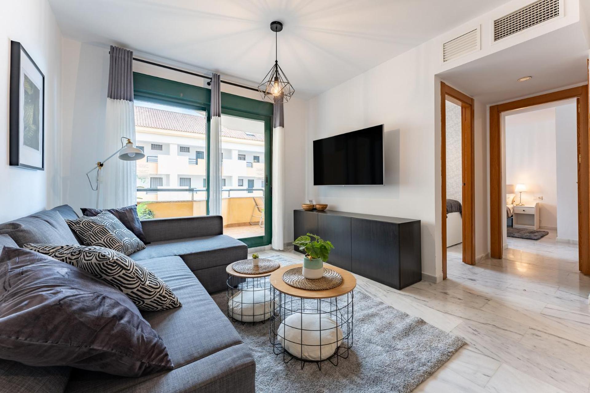 Coastal Comfort 2 Bed, Parking Pool And Terrace * Benalmádena