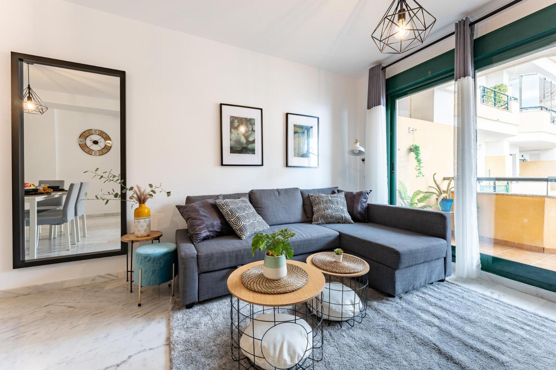 Coastal Comfort 2 Bed, Parking Pool And Terrace Benalmádena