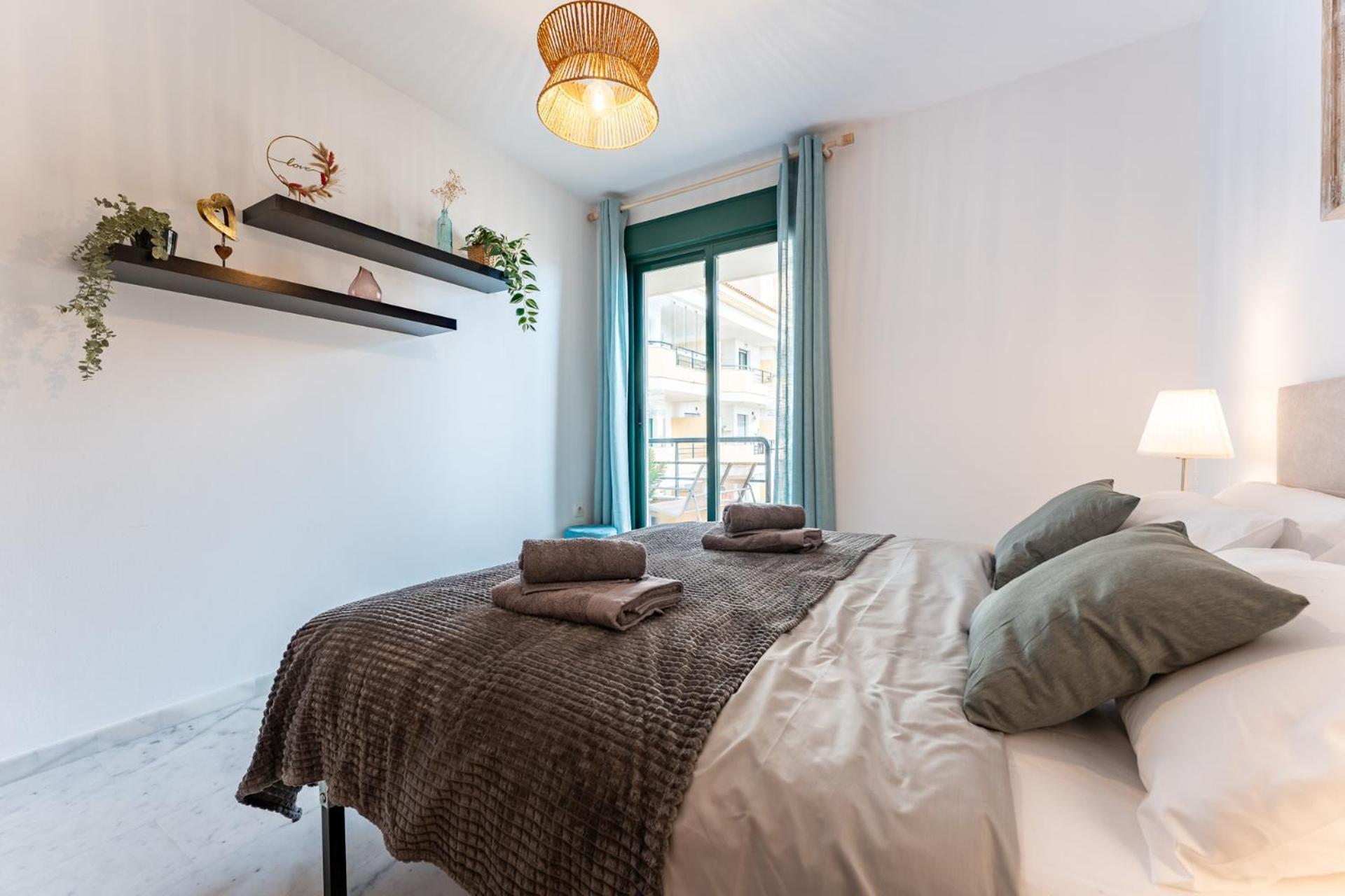 Coastal Comfort 2 Bed, Parking Pool And Terrace Apartamento